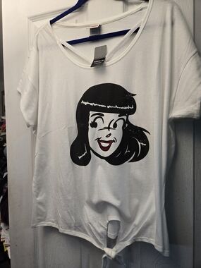 NWT Torrid Veronica Tie-Front Relaxed Fit Tshirt
